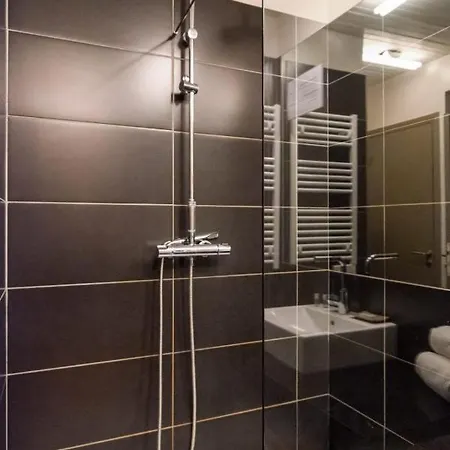 Vieille Bourse - Close To Stations And Old - Welkeys ליל