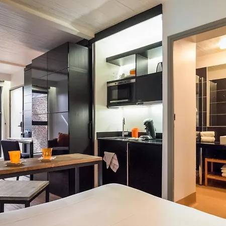 Vieille Bourse - Close To Stations And Old - Welkeys ליל