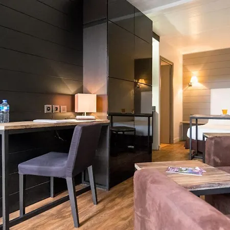 Vieille Bourse - Close To Stations And Old - Welkeys リール