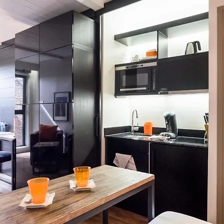 Vieille Bourse - Close To Stations And Old - Welkeys リール