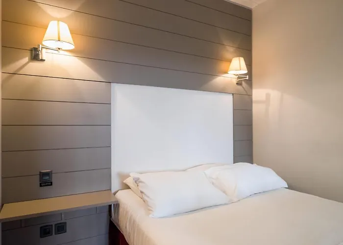 Apartment Vieille Bourse - Close To Stations And Old - Welkeys