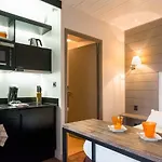 Апартаменты Vieille Bourse - Close To Stations And Old - Welkeys *